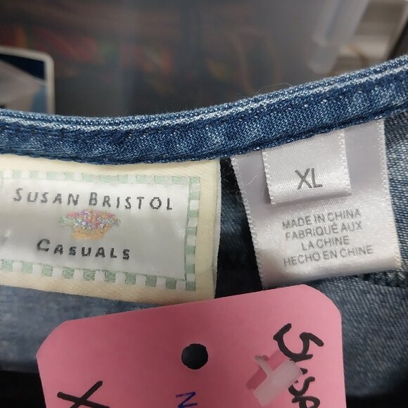 3529 Size XL Upcycled Susan Bristol Jean Vest with Appliqued Flowers. - Picture 7 of 8